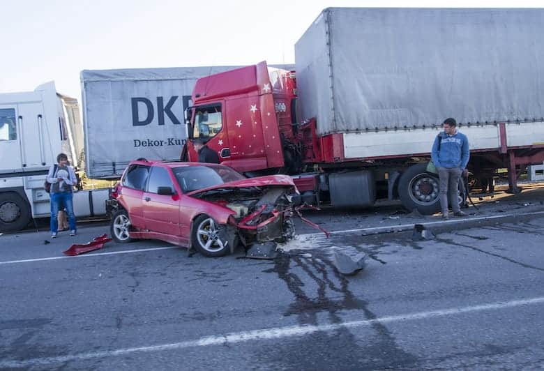 Car-and-truck-accident-data-shows-that-properly-using-your-mirrors-can-reduce-your-chances-of-serious-injuries