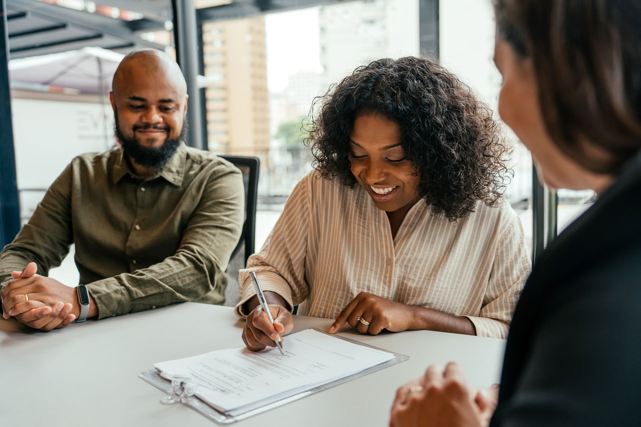 istockphoto-2198967032-2048x2048 A couple is signing papers with their attorney during a consultation