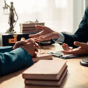 istockphoto-2206488682-2048x2048-crop An attorney is having a consultation with their client