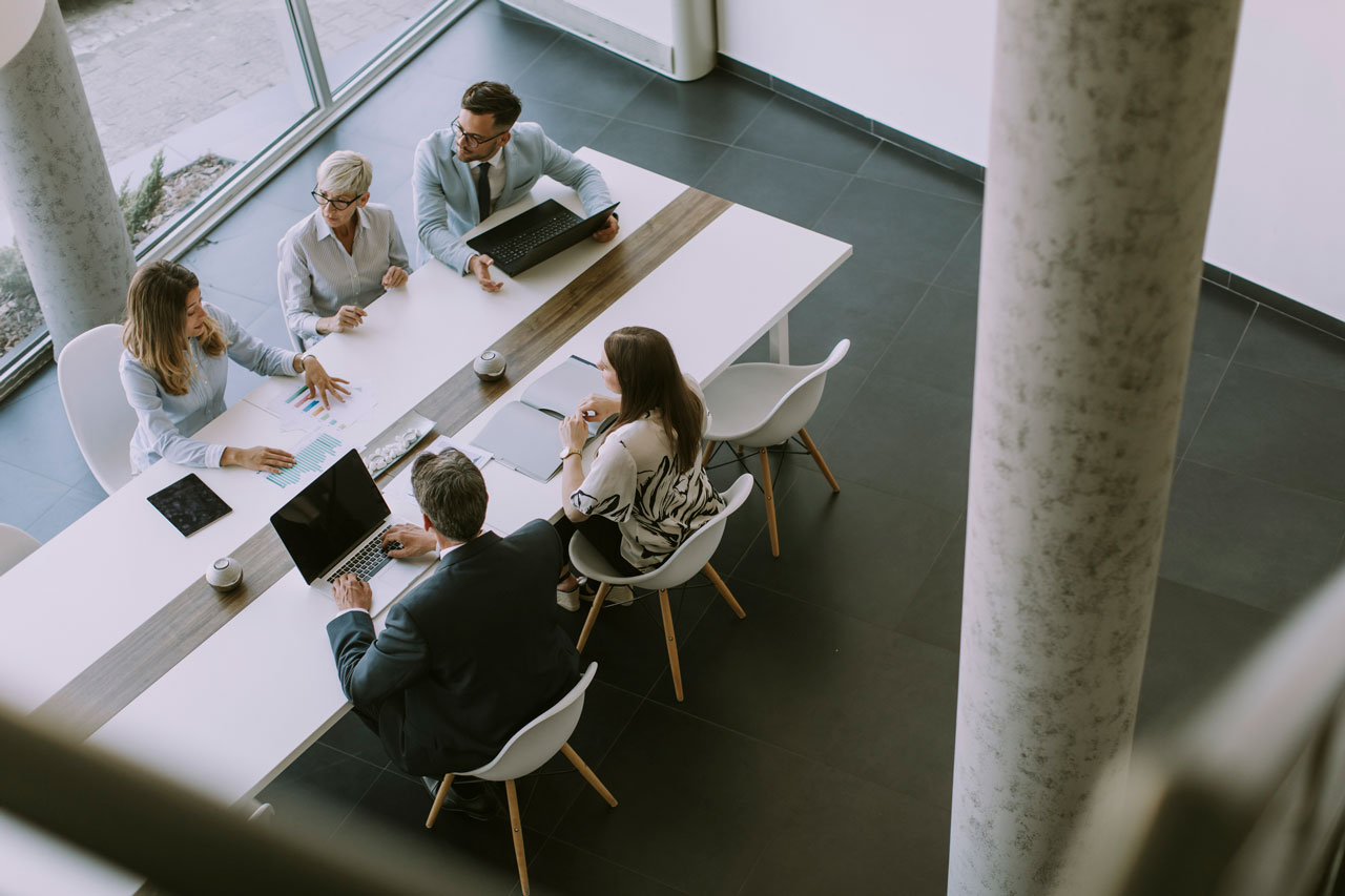 istockphoto-1358416984-2048x2048 Aerial view of a team meeting